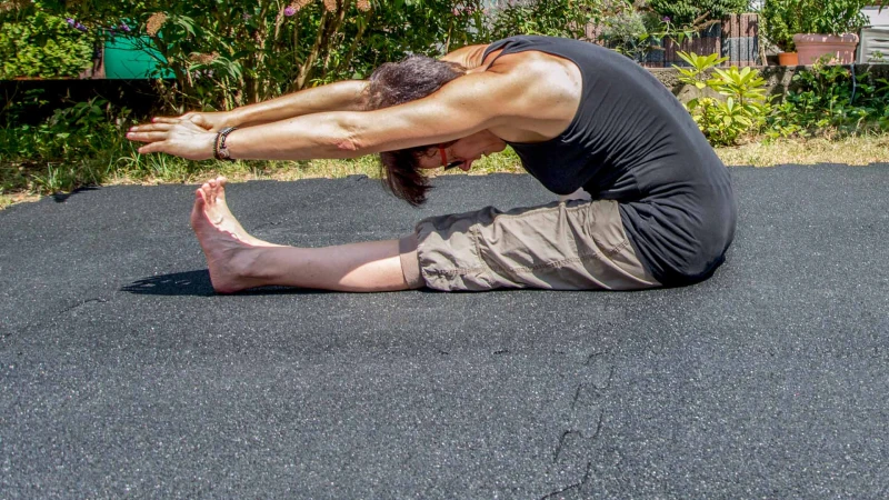 Un sol souple WARCO en granulat de caoutchouc, doux pour les articulations, constitue la sous-couche idéale pour l'entrainement personnelle.
