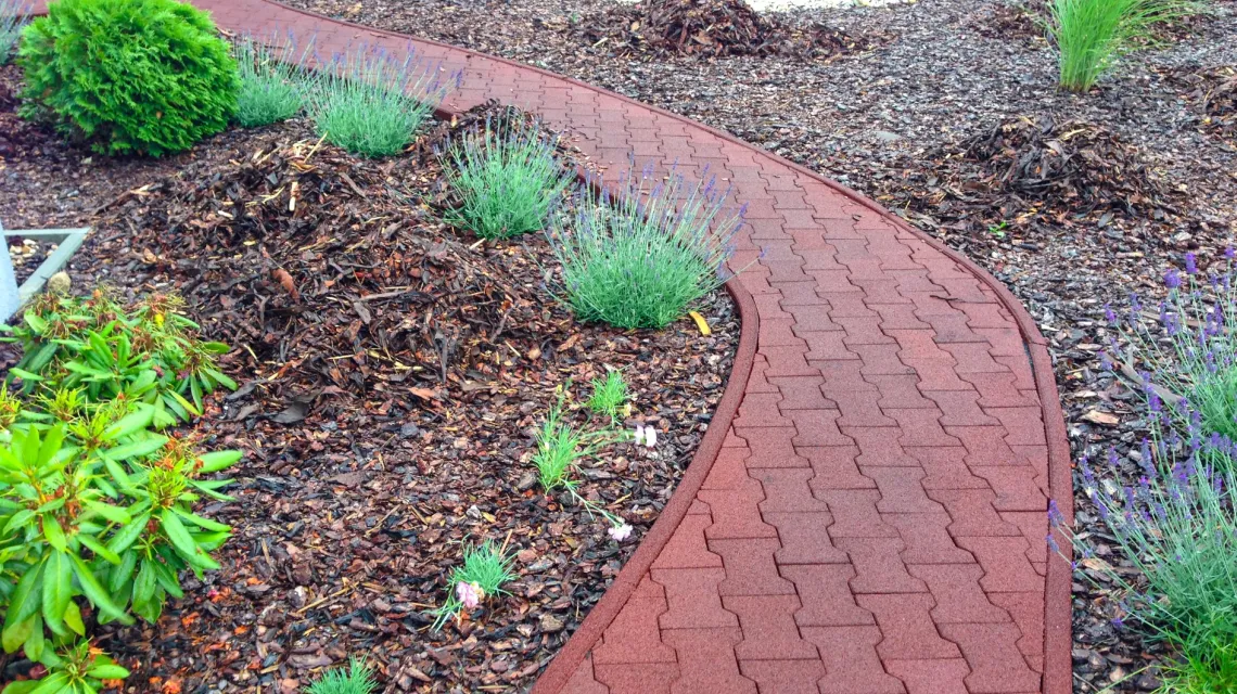 Beispielhafte Verlegung für den Artikel 0036 von WARCO - Gummi-Verbundpflaster, Farbton Anthrazit in der Abmessung 200 x 165 x 43 mm | 0,0278 m².