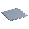 Fitness Performance Elite pavimento sportivo von WARCO im Farbdesign Grigio nebbia mit den Abmessungen 100 x 100 x 2 cm | 1,00 m². Produktfoto von Artikel 6150 in der Aufsicht von schräg vorne.