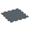 Fitness Performance Elite pavimento sportivo von WARCO im Farbdesign Verde felce mit den Abmessungen 50 x 50 x 2 cm | 0,25 m². Produktfoto von Artikel 6167 in der Aufsicht von schräg vorne.