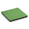 Fallschutzplatten von WARCO im Farbdesign Lindgrün mit den Abmessungen 50 x 50 x 4,8 cm. Produktfoto von Artikel 6293 in der Aufsicht von schräg vorne.
