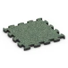 Pavimentazione antitrauma puzzle von WARCO im Farbdesign Prato inglese mit den Abmessungen 46 x 46 × 2,8 cm. Produktfoto von Artikel 6933 in der Aufsicht von schräg vorne.