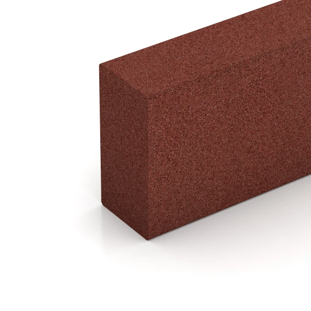 Detailaufnahme der Randausprägung von WARCO-Produkt 7029, Gradino in gomma granulare, Format 100 x 30 x 15 cm, Farbe Rosso mattone.