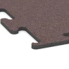 Detailaufnahme der Randausprägung von WARCO-Produkt 6153, Pavimentazione Fitness Performance Elite, Format 50 x 50 x 1,5 cm | 0,25 m², Farbe Rosso Minerale.