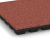 Detailaufnahme der Randausprägung von WARCO-Produkt 6292, Piastrelle antitrauma, Format 50 x 50 x 4,8 cm, Farbe Rosso pomodoro.