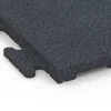 Detailaufnahme der Randausprägung von WARCO-Produkt 7055, Piastrella in gomma Linea, Format 50 x 50 x 3 cm | 0,25 m², Farbe Grigio ardesia.
