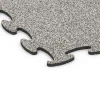 Detailaufnahme der Randausprägung von WARCO-Produkt 6923, Messeboden Klickfliese, Format 98 x 98 × 1,8 cm, Farbe Grauer Granit.