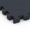 Detailaufnahme der Randausprägung von WARCO-Produkt 6965, Fitness Premium Boden Plus, Format 28,9 x 28,9 x 2,8 cm, Farbe Anthrazit.