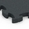 La vue détaillée sur les bords du produit WARCO 6967, Fitness Premium sol technique, au format 45,9 x 45,9 x 2,8 cm, en couleur Anthracite.