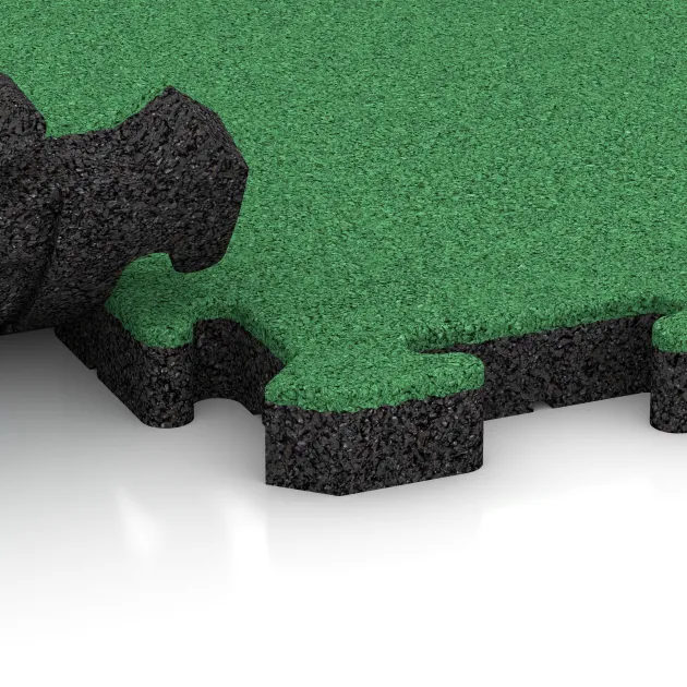 Großaufnahme vom Verbindungssystem von WARCO-Boden 5188 - Ballspielplatte im Farbdesign Maigrün. Abmessungen 500 x 500 x 40 mm.