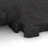 Le gros plan sur le système de connexion des revêtements de sol WARCO 4085 - Tapis pour paddock en couleur Anthracite. Les dimensions 500 x 500 x 50 mm.