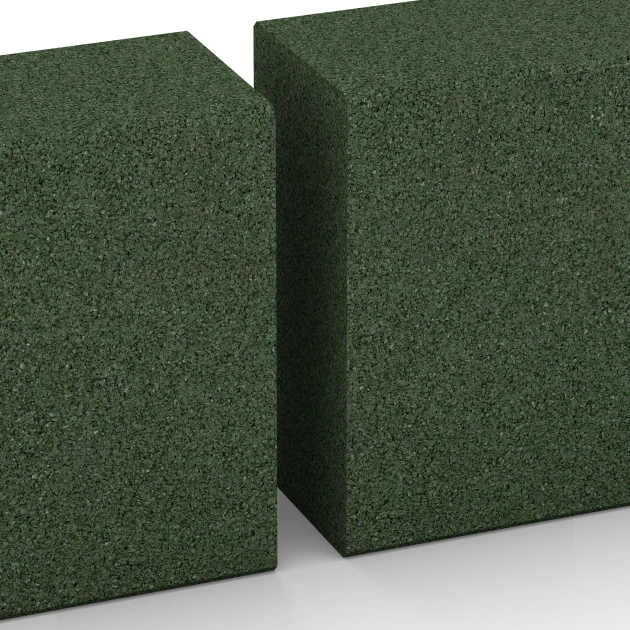 Großaufnahme vom Verbindungssystem von WARCO-Boden 7030 - Gradino in gomma granulare im Farbdesign Verde erba. Abmessungen 100 x 30 x 15 cm.