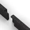 Le gros plan sur le système de connexion des revêtements de sol WARCO 2263 - Plinthe en couleur Anthracite. Les dimensions 750 x 80 x 20 mm.