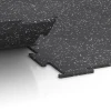 Großaufnahme vom Verbindungssystem von WARCO-Boden 6458 - Pavimento Fitness Compatto im Farbdesign Grigio leggermente punteggiato. Abmessungen 50 × 50 × 0,8 cm.