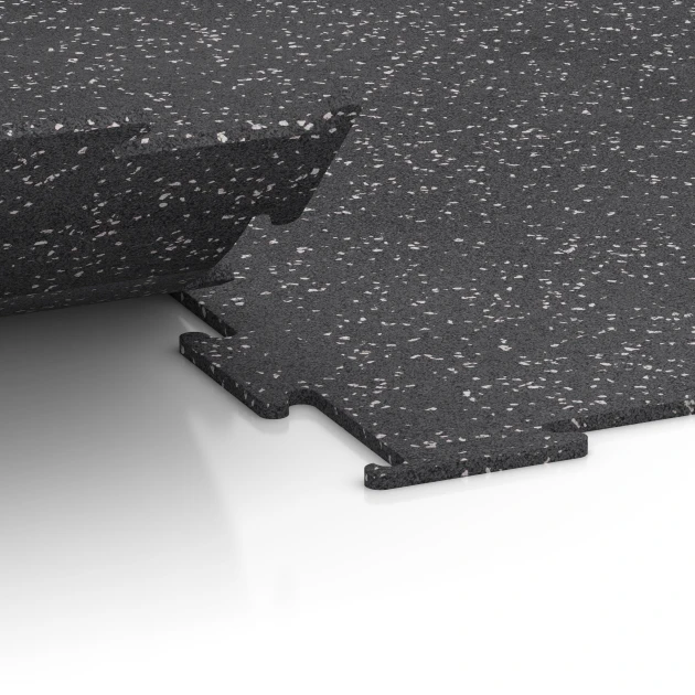 Großaufnahme vom Verbindungssystem von WARCO-Boden 6458 - Fitnessboden Kompakt im Farbdesign Leicht Grau Gesprenkelt. Abmessungen 50 × 50 × 0,8 cm.