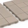 Le gros plan sur le système de connexion des revêtements de sol WARCO 6238 - Motif à panneaux – Dalle clipsable en couleur Vanille. Les dimensions 38,5 x 38,5 x 2 cm.