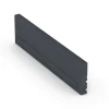 Großaufnahme vom Verbindungssystem von WARCO-Boden 6213 - Gummi-Tiefbord im Farbdesign Schiefergrau. Abmessungen 100 × 5 × 25 cm.