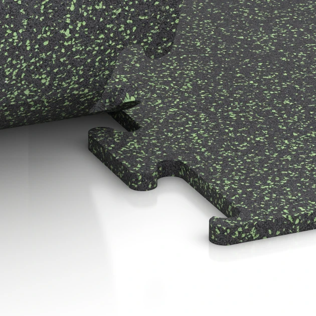 Großaufnahme vom Verbindungssystem von WARCO-Boden 6979 - Fitness Performance Elite Pavimento Sportivo im Farbdesign Verde leggermente punteggiato. Abmessungen 100 x 100 x 2 cm | 1,00 m².