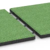 Großaufnahme vom Verbindungssystem von WARCO-Boden 6129 - Fallschutzplatte – 95 cm im Farbdesign Lindgrün. Abmessungen 50 x 50 x 3 cm.