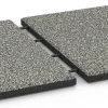Großaufnahme vom Verbindungssystem von WARCO-Boden 6355 - Terrassenplatte Classic im Farbdesign Grauer Granit. Abmessungen 50 x 50 x 3 cm | 0,25 m².