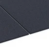 Le gros plan sur le système de connexion des revêtements de sol WARCO 6175 - Fitness Performance Elite Sol de Training en couleur Anthracite. Les dimensions 100 × 100 × 1,5 cm.