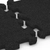 Le gros plan sur le système de connexion des revêtements de sol WARCO 6987 - Dalles de terrain multisport en couleur Anthracite. Les dimensions 50 x 50 x 3 cm | 0,25 m².