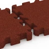 Großaufnahme vom Verbindungssystem von WARCO-Boden 6406 - Piastrella antitrauma – 220 cm im Farbdesign Rosso mattone. Abmessungen 50 x 50 x 6 cm | 0,25 m².