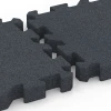 Großaufnahme vom Verbindungssystem von WARCO-Boden 6319 - Fallschutz-Puzzlematte im Farbdesign Schiefergrau. Abmessungen 50 x 50 x 6 cm | 0,25 m².