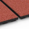 Le gros plan sur le système de connexion des revêtements de sol WARCO 6390 - Tapis d’écurie Luxe en couleur Rouge brique. Les dimensions 100 x 50 x 4,5 cm | 0,50 m².