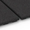 Le gros plan sur le système de connexion des revêtements de sol WARCO 6385 - Tapis d’écurie Confort en couleur Anthracite. Les dimensions 100 x 50 x 4 cm | 0,50 m².