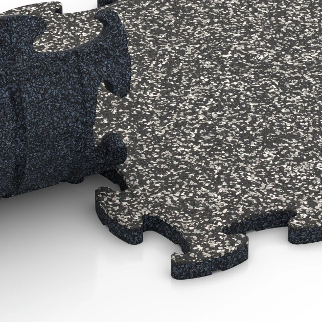 Großaufnahme vom Verbindungssystem von WARCO-Boden 6760 - Poolumrandung im Farbdesign Dunkelgrauer Granit. Abmessungen 44,6 x 44,6 x 1,8 cm.
