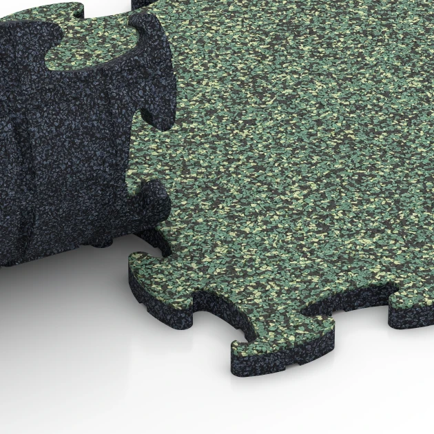 Großaufnahme vom Verbindungssystem von WARCO-Boden 6753 - Spielmatte im Farbdesign Englischer Rasen. Abmessungen 44,6 x 44,6 x 1,8 cm.