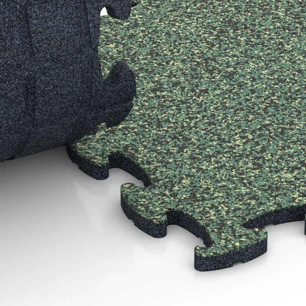 Großaufnahme vom Verbindungssystem von WARCO-Boden 6798 - Pavimento agility cani im Farbdesign Prato inglese. Abmessungen 44,6 x 44,6 x 1,8 cm.