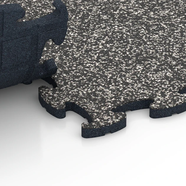 Großaufnahme vom Verbindungssystem von WARCO-Boden 6895 - Hundesportboden Indoor im Farbdesign Dunkelgrauer Granit. Abmessungen 44,6 x 44,6 x 1,8 cm.