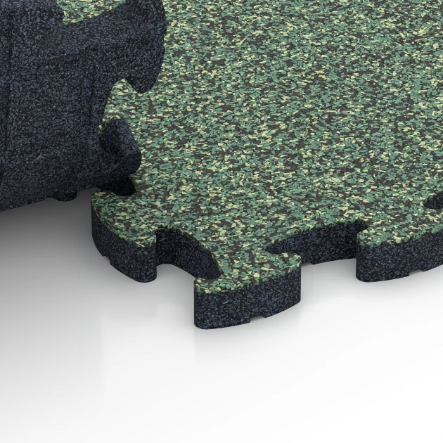 Le gros plan sur le système de connexion des revêtements de sol WARCO 6951 - Dalle terrain multisport en couleur Gazon anglais. Les dimensions 44,6 x 44,6 × 2,8 cm.