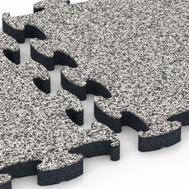 Großaufnahme vom Verbindungssystem von WARCO-Boden 6878 - Fitness Max Floor System im Farbdesign Granito grigio. Abmessungen 44,6 x 44,6 × 2,8 cm.