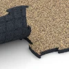 Großaufnahme vom Verbindungssystem von WARCO-Boden 6858 - Fitness Active pavimento im Farbdesign Rattan. Abmessungen 97,1 x 97,1 x 2,8 cm.