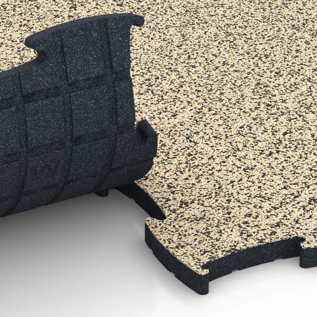 Großaufnahme vom Verbindungssystem von WARCO-Boden 6892 - Fitness Max Floor System im Farbdesign Travertino. Abmessungen 97,1 x 97,1 x 2,8 cm.