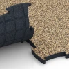 Großaufnahme vom Verbindungssystem von WARCO-Boden 6894 - Fitness Max Floor System im Farbdesign Rattan. Abmessungen 97,1 x 97,1 x 2,8 cm.