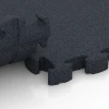 Großaufnahme vom Verbindungssystem von WARCO-Boden 6965 - Fitness Premium Boden Plus im Farbdesign Anthrazit. Abmessungen 28,9 x 28,9 x 2,8 cm.