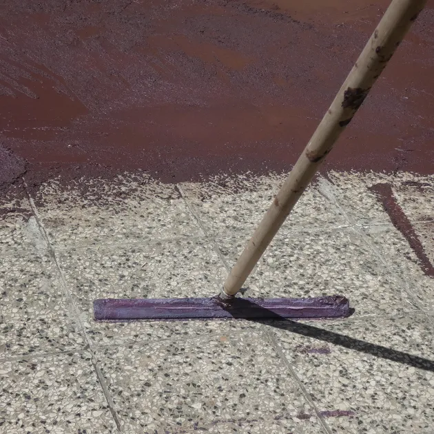 Aufsicht auf die Unterseite, also die Bodenseite von WARCO-Formteil 0009 - ALLESDICHT – Il rivestimento in gomma dal secchio im Format 11 kg.