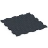 La vue du dessous ou de la face inférieure, c’est-à-dire la face inférieure de la pièce moulée WARCO 6963 - Fitness Premium sol sportif au format 99 x 99 x 2,8 cm.