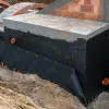 La situation d'installation typique du produit 0009 de WARCO - ALLESDICHT – Le revêtement en caoutchouc prêt à l’emploi, en couleur Noir dans les dimensions 11 kg.