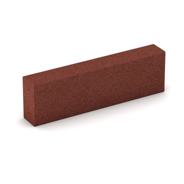 Foto der hinteren Seite vom unsymmetrischen WARCO-Formteil 7029: Blockstufe aus Gummigranulat, Design Ziegelrot, Maße 100 x 30 x 15 cm.