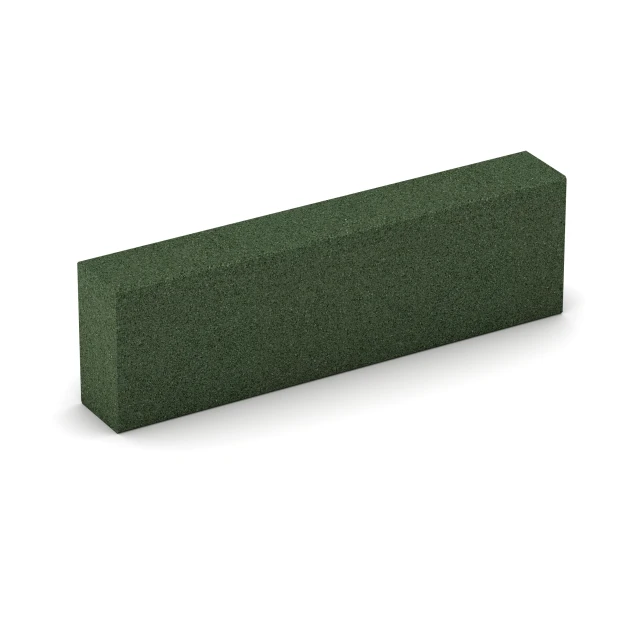 Foto der hinteren Seite vom unsymmetrischen WARCO-Formteil 7030: Gradino in gomma granulare, Design Verde erba, Maße 100 x 30 x 15 cm.